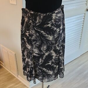 Jones Wear Black and White Feather Print Pencil Skirt